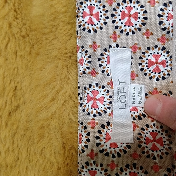 LOFT Cropped Pants - Picture 9 of 14